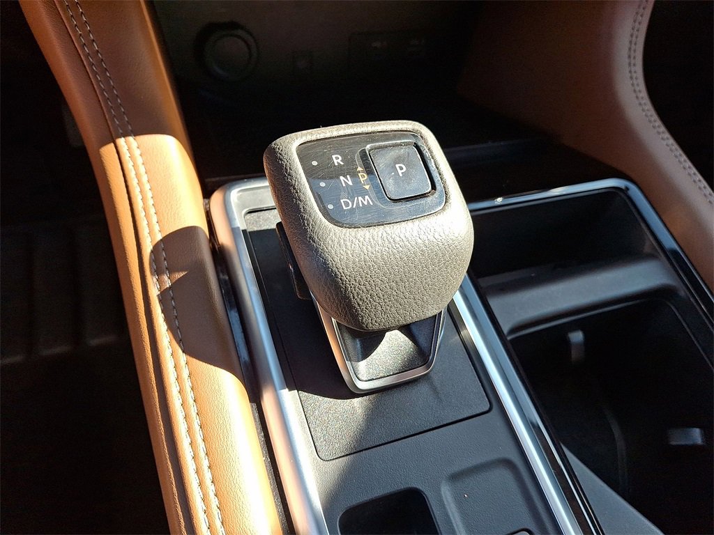 Used 2025 Nissan Pathfinder Platinum w/ Black Appearance Package image 12
