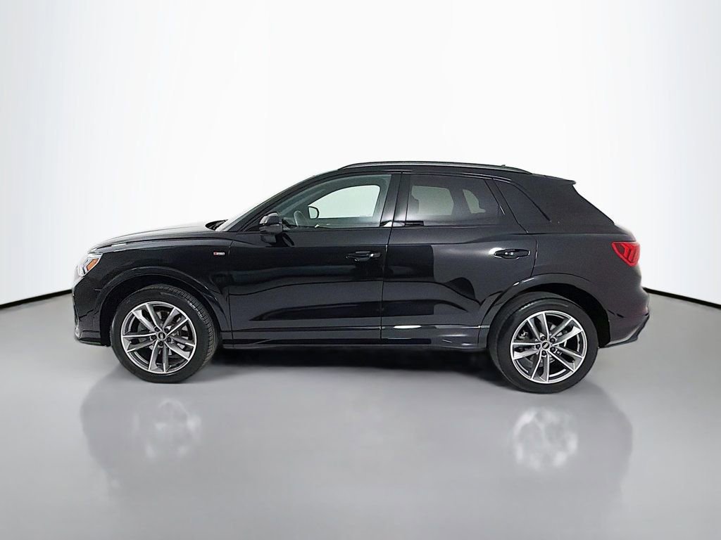 Used 2023 Audi Q3 2.0T Premium Plus w/ Premium Plus Package image 4