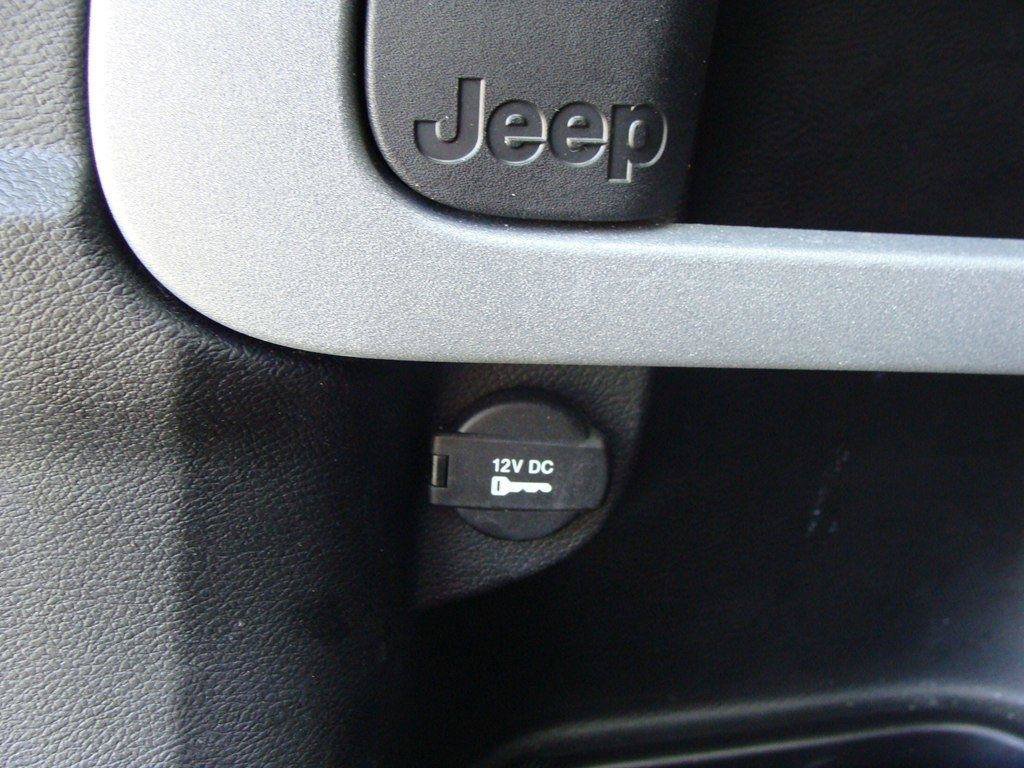 Used 2017 Jeep Cherokee Sport FWD image 32