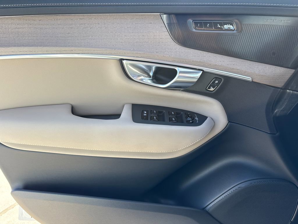 New 2026 Volvo XC90 B6 Plus w/ Protection Package Premier image 7