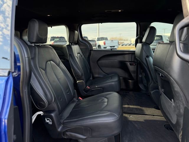 Used 2020 Chrysler Pacifica Touring-L w/ Advanced Safetytec Group image 18