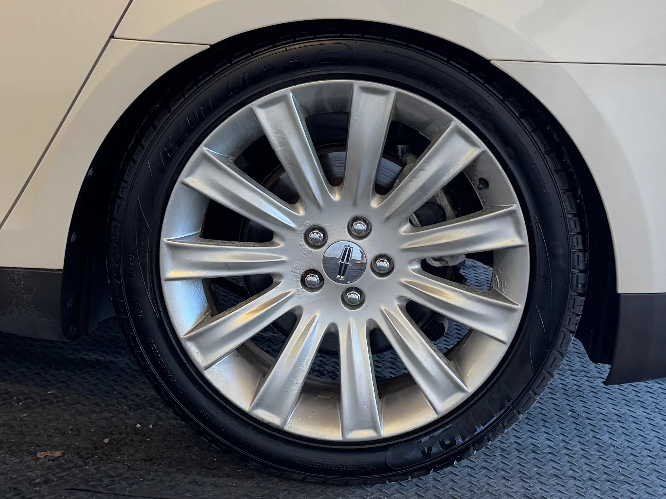 Used 2009 Lincoln MKS AWD image 8