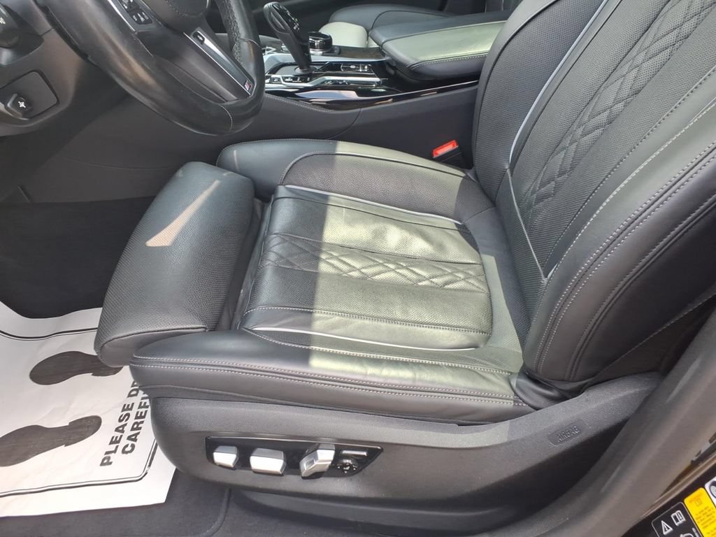 Used 2021 BMW M550i xDrive w/ Executive Package AWD/4WD image 15