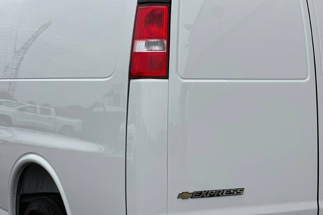 New 2026 Chevrolet Express 2500 w/ Driver Convenience Package RWD image 28