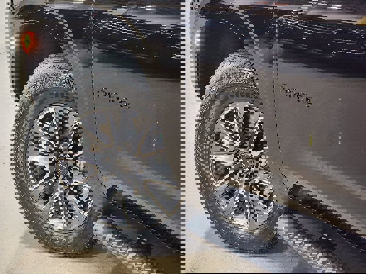 Used 2024 Chevrolet Tahoe Z71 w/ Luxury Package AWD/4WD image 23