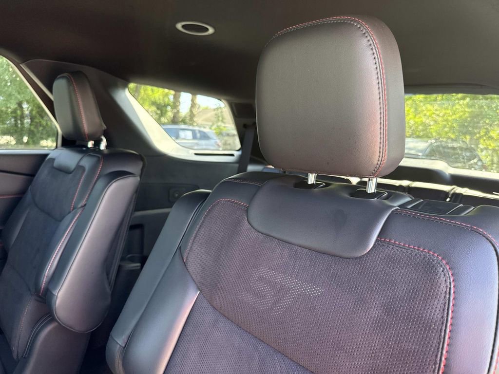 Used 2025 Ford Explorer ST RWD image 15