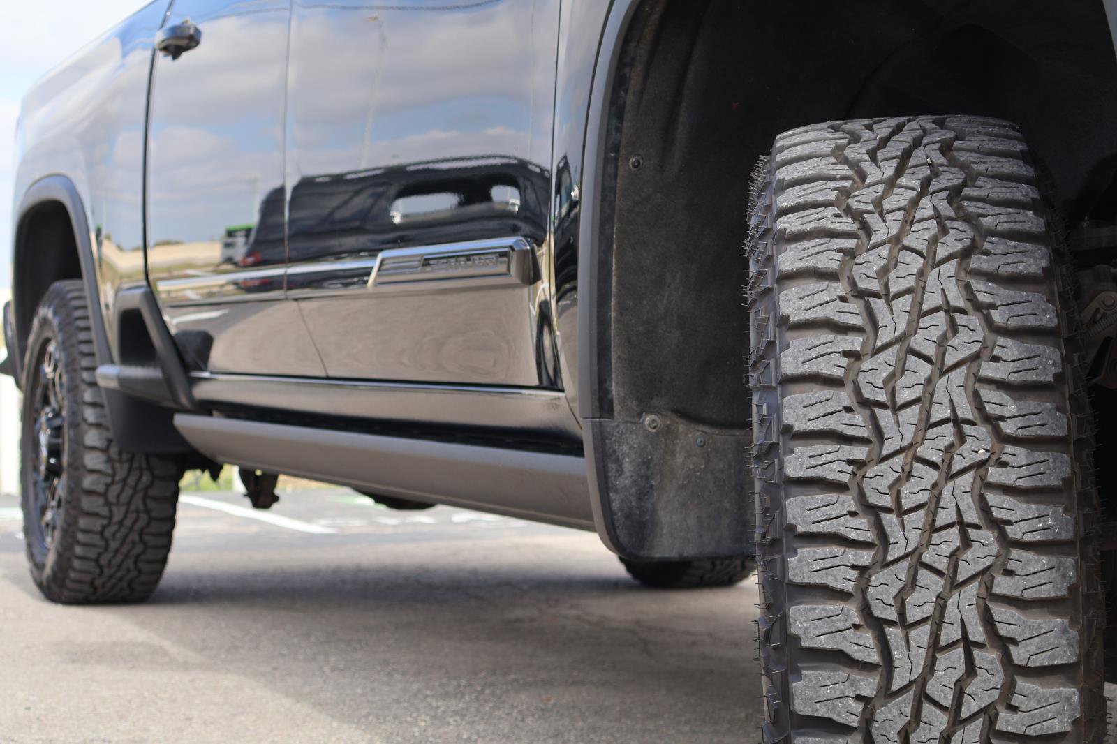 Used 2024 Chevrolet Silverado 2500 High Country w/ High Country Premium Package image 11