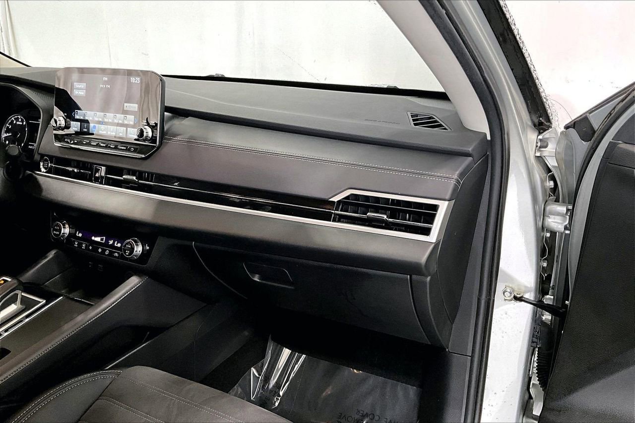 Used 2023 Mitsubishi Outlander SE image 16