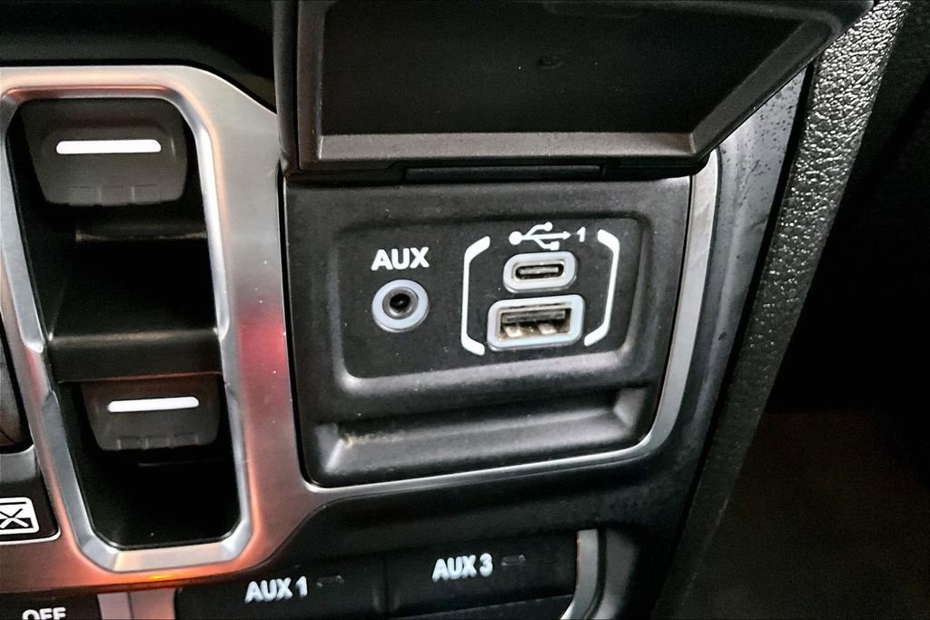 Used 2025 Jeep Wrangler Unlimited Rubicon image 32