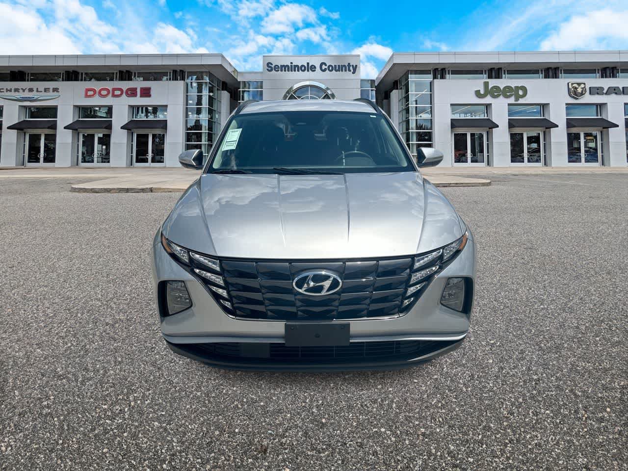Used 2022 Hyundai Tucson SEL w/ Winter Package AWD/4WD image 3