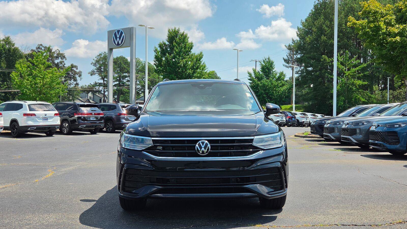 Used 2023 Volkswagen Tiguan SE R-Line FWD image 8