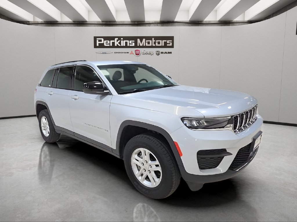Certified 2024 Jeep Grand Cherokee Laredo AWD/4WD image 8