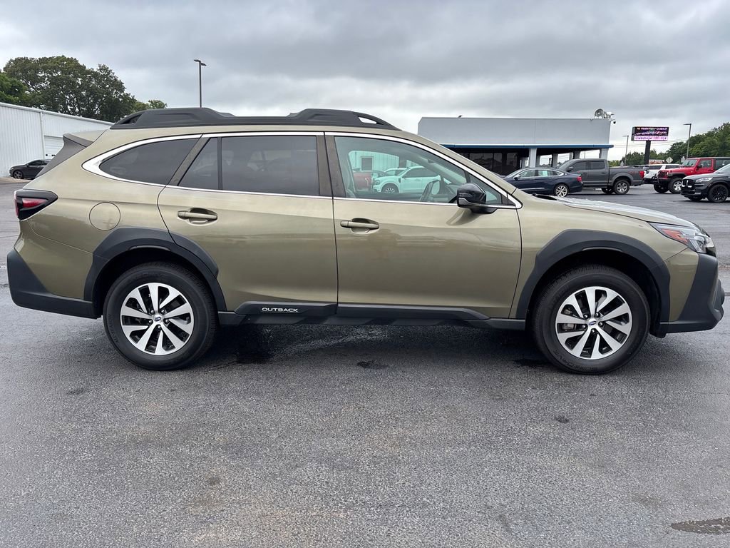 Used 2023 Subaru Outback Premium image 8
