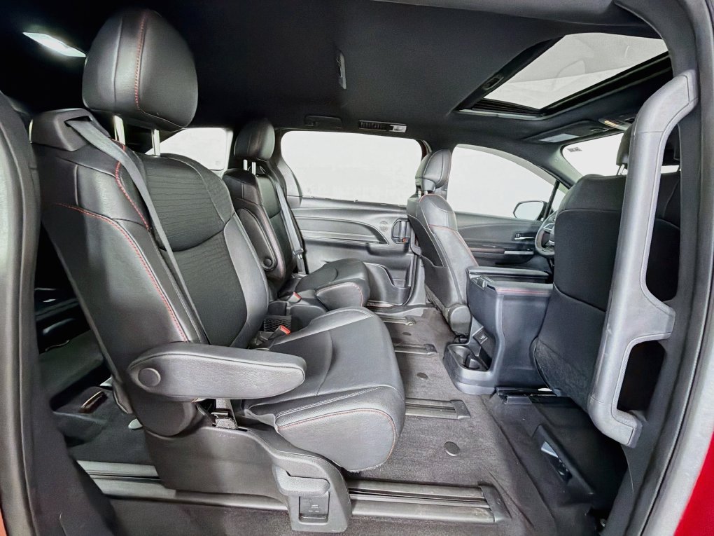 Used 2025 Toyota Sienna XSE w/ XSE Plus Package AWD/4WD image 27