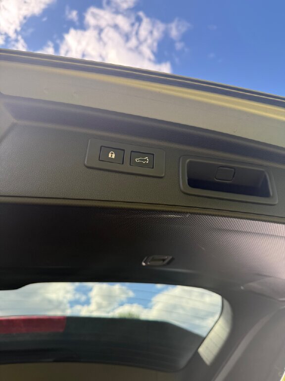 Used 2020 Subaru Forester Limited image 16