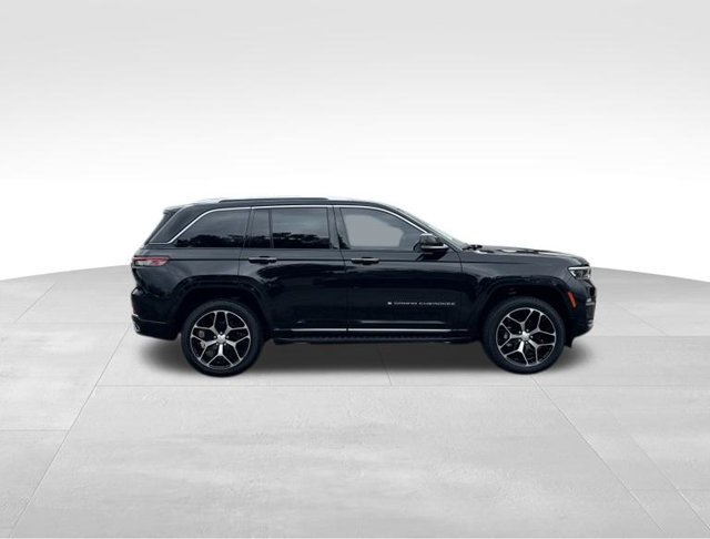 Used 2022 Jeep Grand Cherokee Summit AWD/4WD image 2