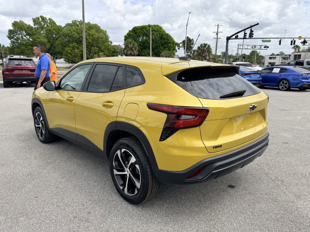 Certified 2024 Chevrolet Trax RS image 7