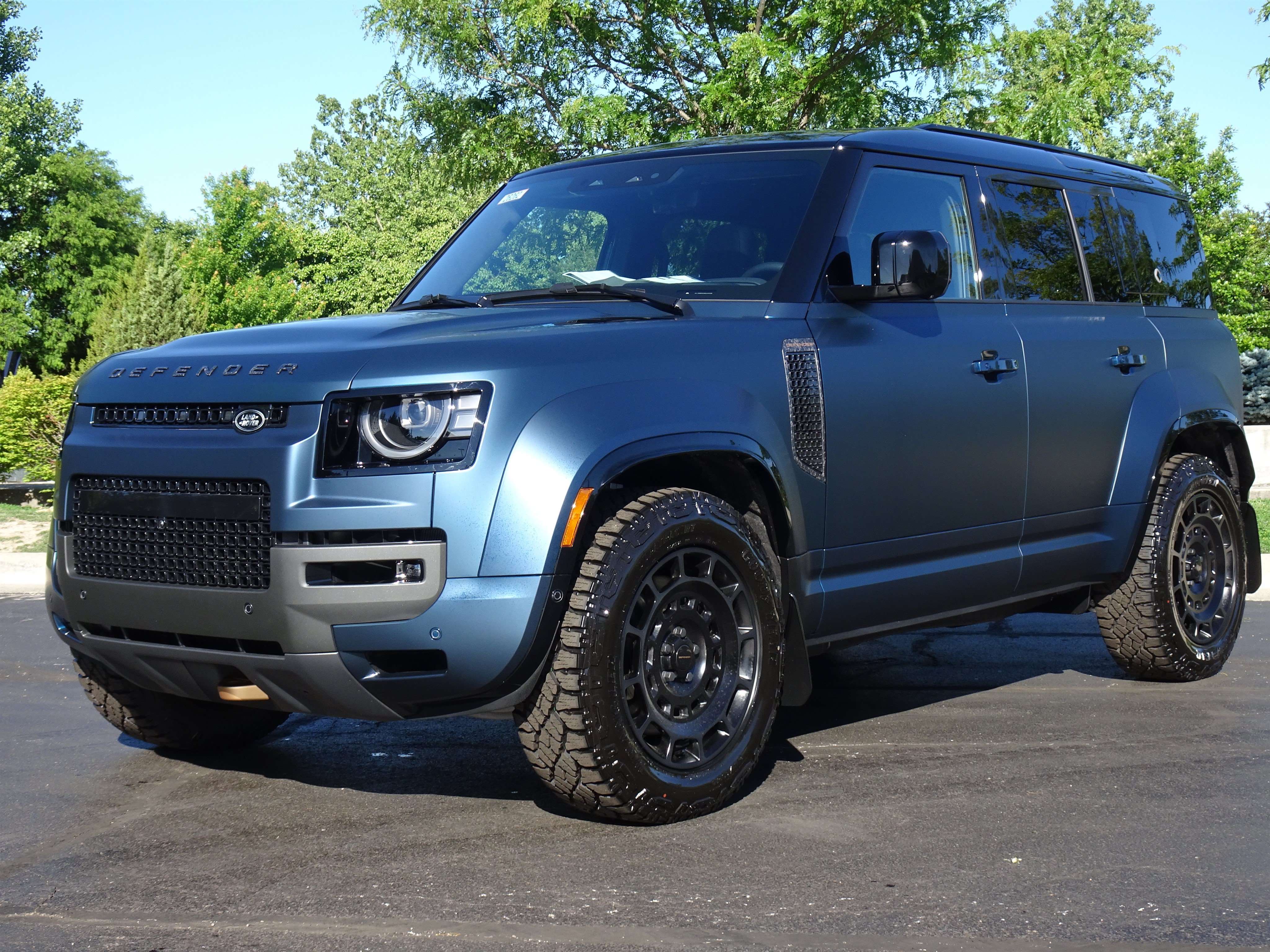 New 2026 Land Rover Defender 110 OCTA AWD/4WD image 8