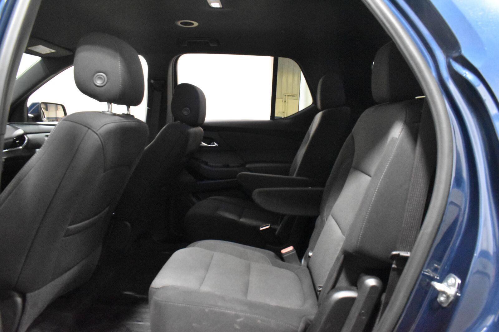 Used 2023 Chevrolet Traverse LT FWD image 4