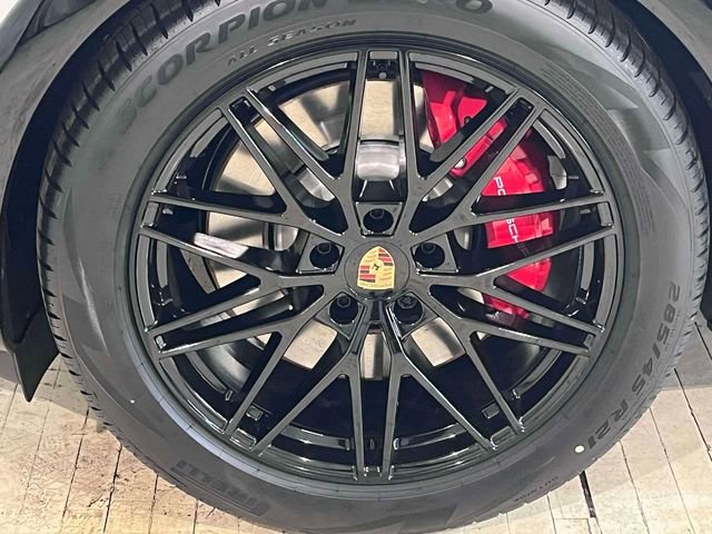 New 2026 Porsche Cayenne GTS image 12