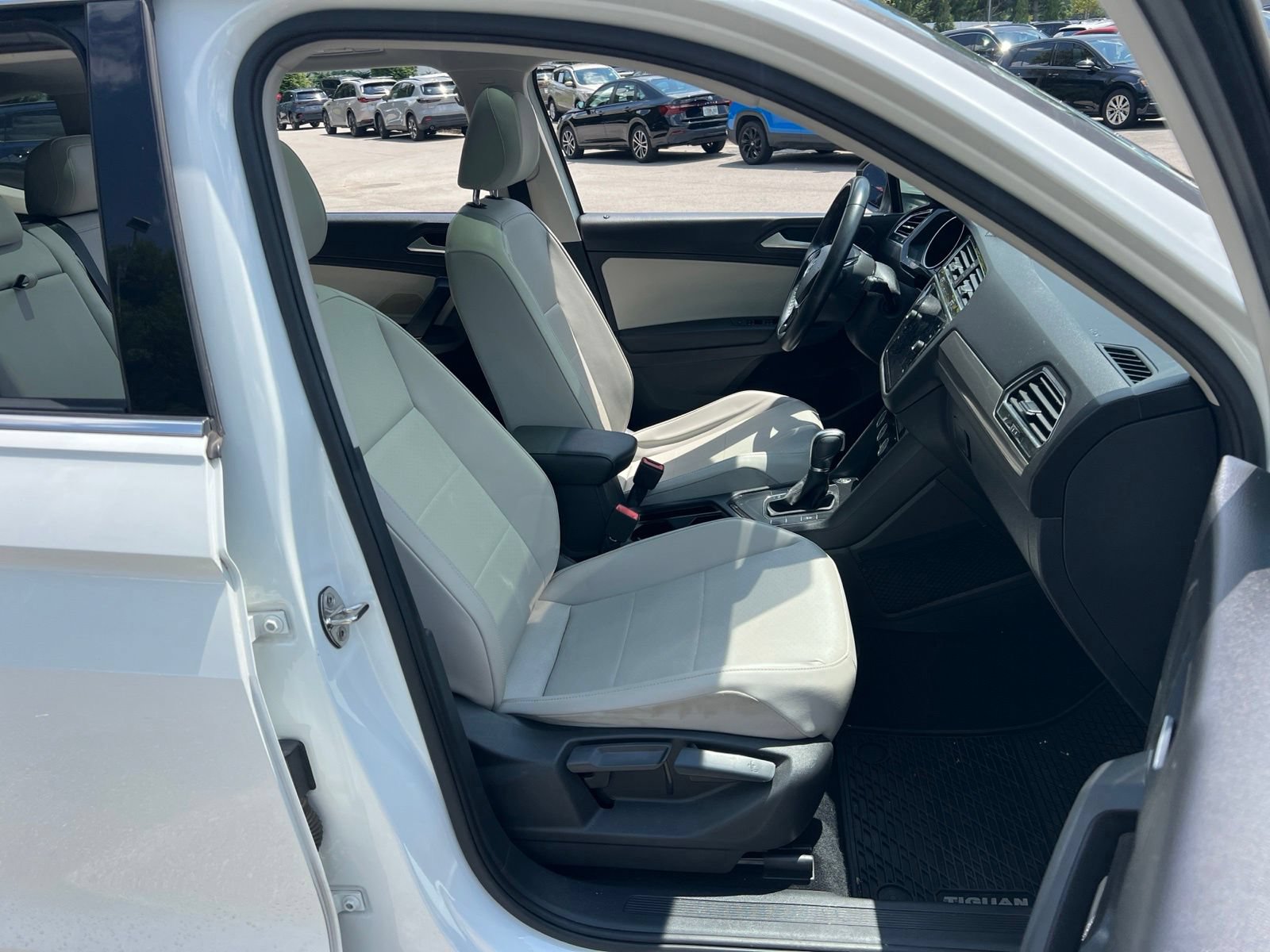 Used 2019 Volkswagen Tiguan SE FWD image 32