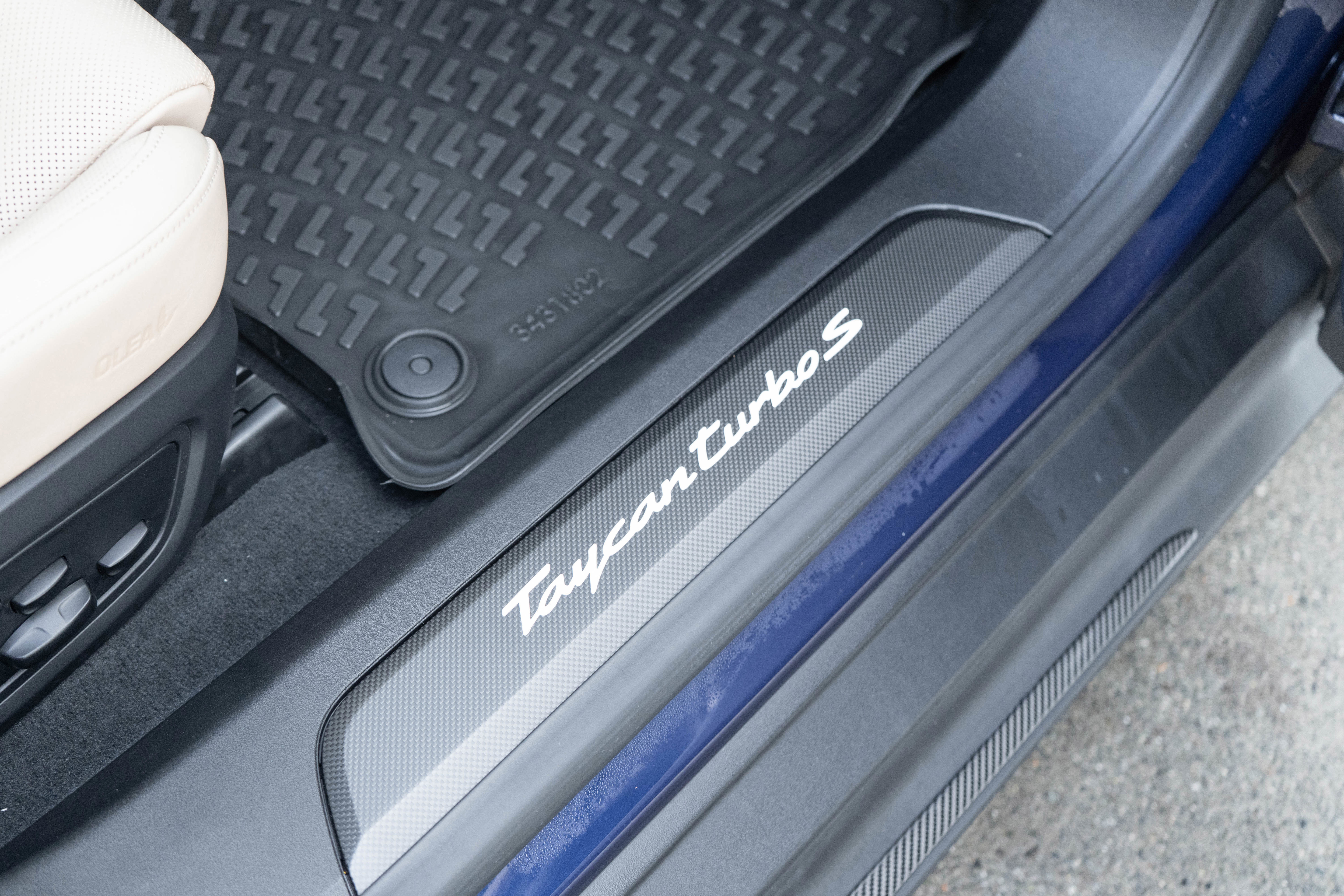 Used 2020 Porsche Taycan Turbo S image 29