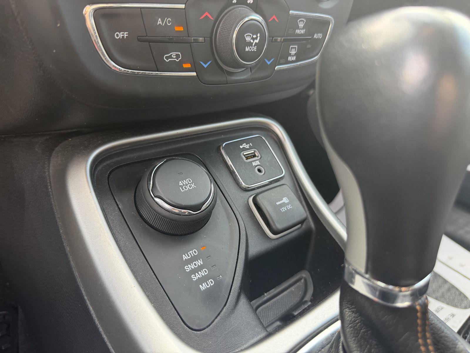 Used 2020 Jeep Compass Latitude w/ Popular Equipment Group AWD/4WD image 23