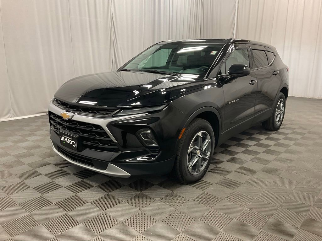 Used 2023 Chevrolet Blazer LT w/ Driver Confidence Package image 3