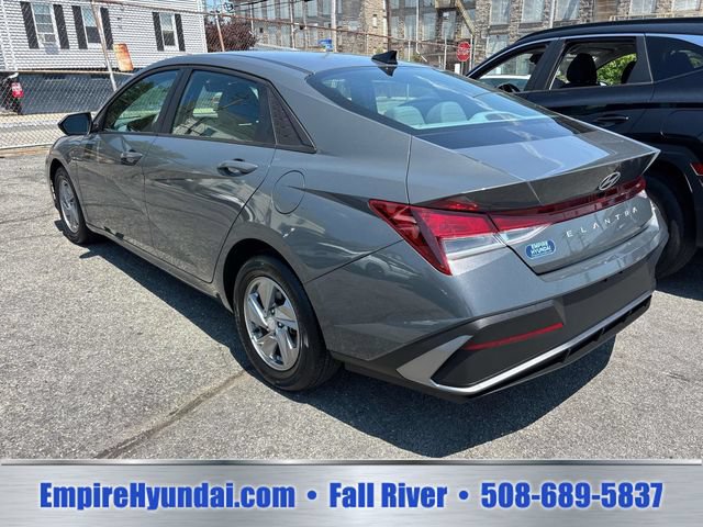Used 2024 Hyundai Elantra SE FWD image 3