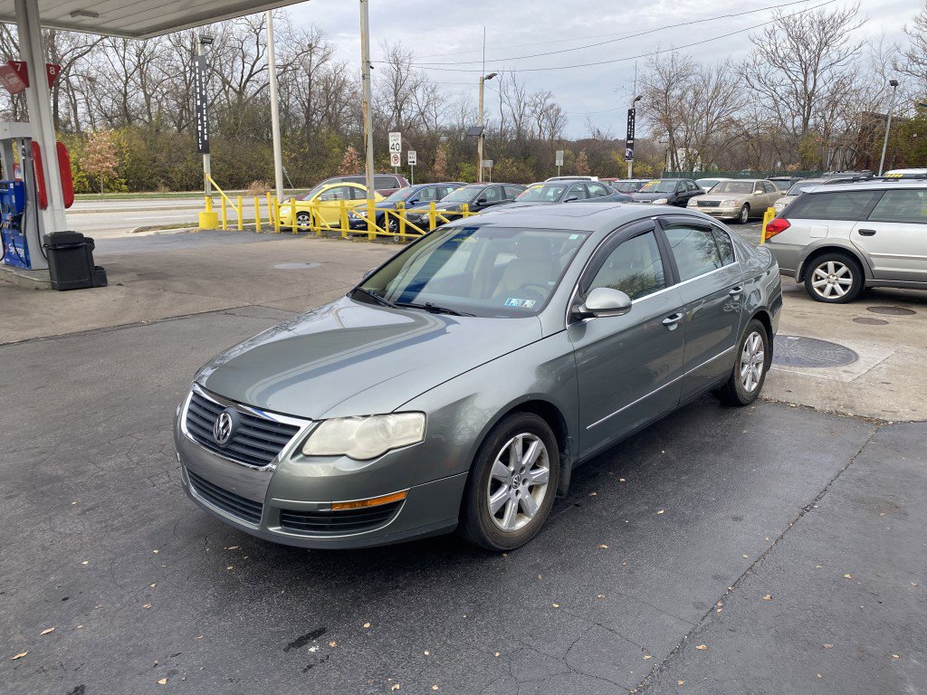 Used 2006 Volkswagen Passat Value Edition image 9