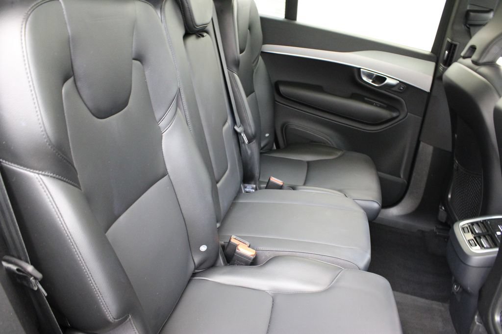 Used 2022 Volvo XC90 T5 Momentum FWD image 23