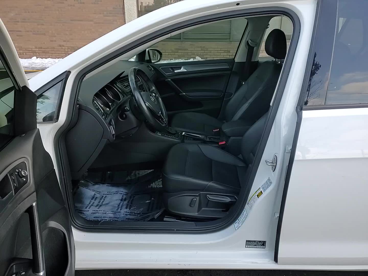 Used 2018 Volkswagen Golf S image 11