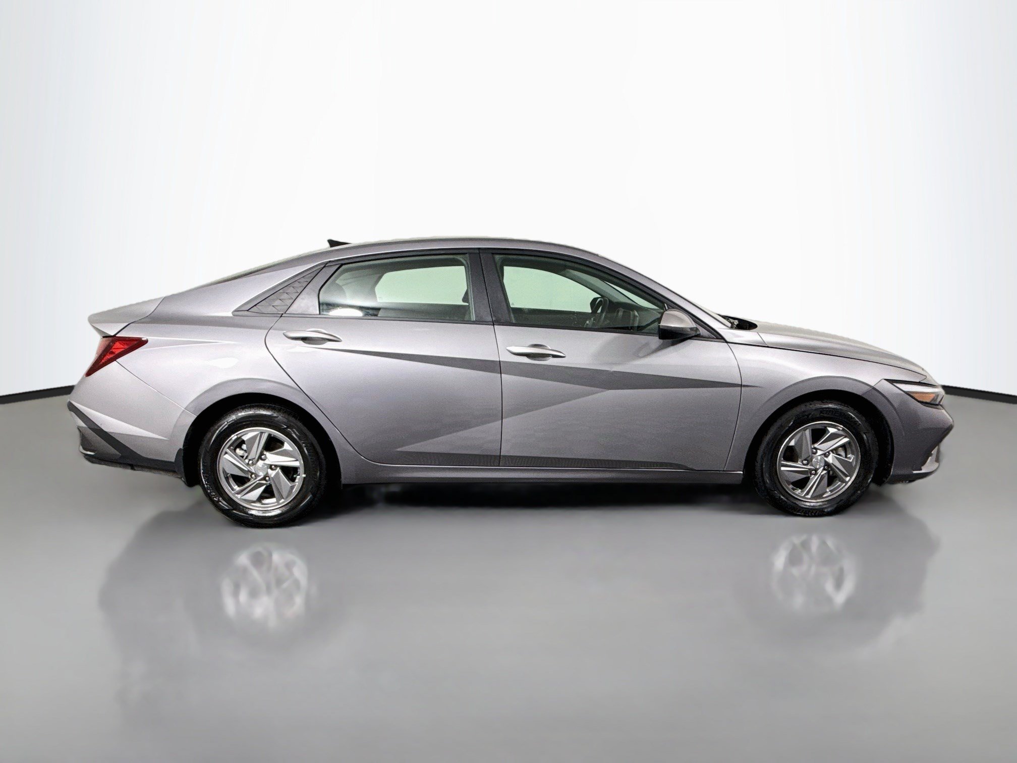 Used 2025 Hyundai Elantra SE FWD image 11