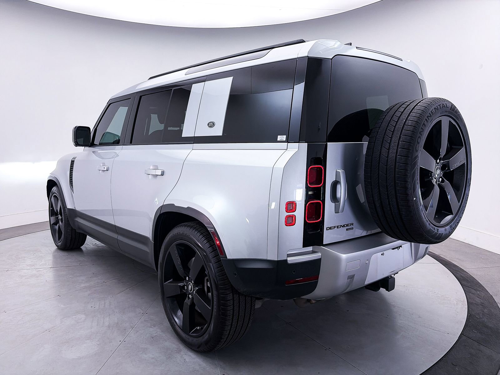 Used 2023 Land Rover Defender 110 SE AWD/4WD image 15