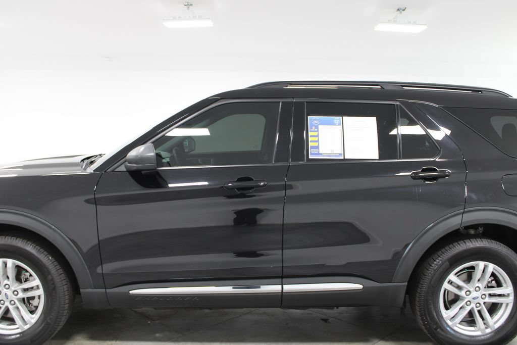 Used 2023 Ford Explorer XLT AWD/4WD image 6