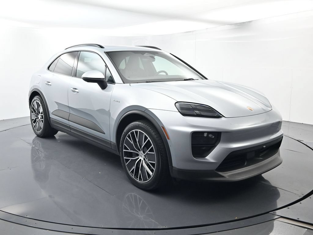 Certified 2025 Porsche Macan Electric RWD image 17