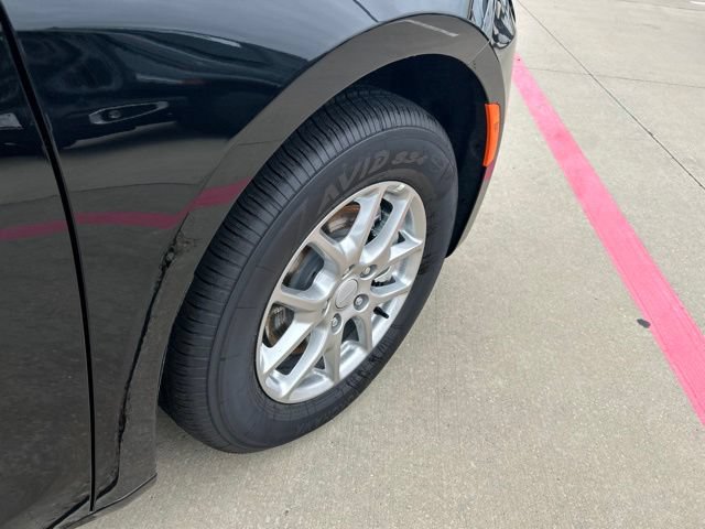 New 2027 Chrysler Pacifica Select FWD image 17