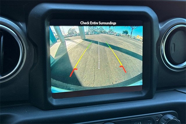 Used 2019 Jeep Wrangler Unlimited Sahara image 23