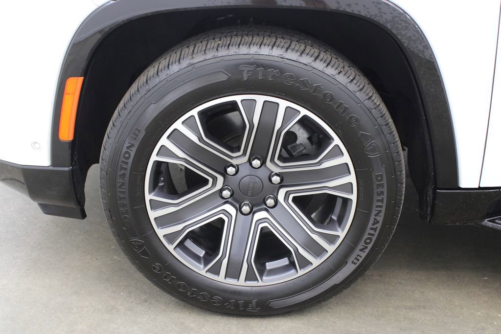 Used 2024 Jeep Wagoneer L Series II image 30