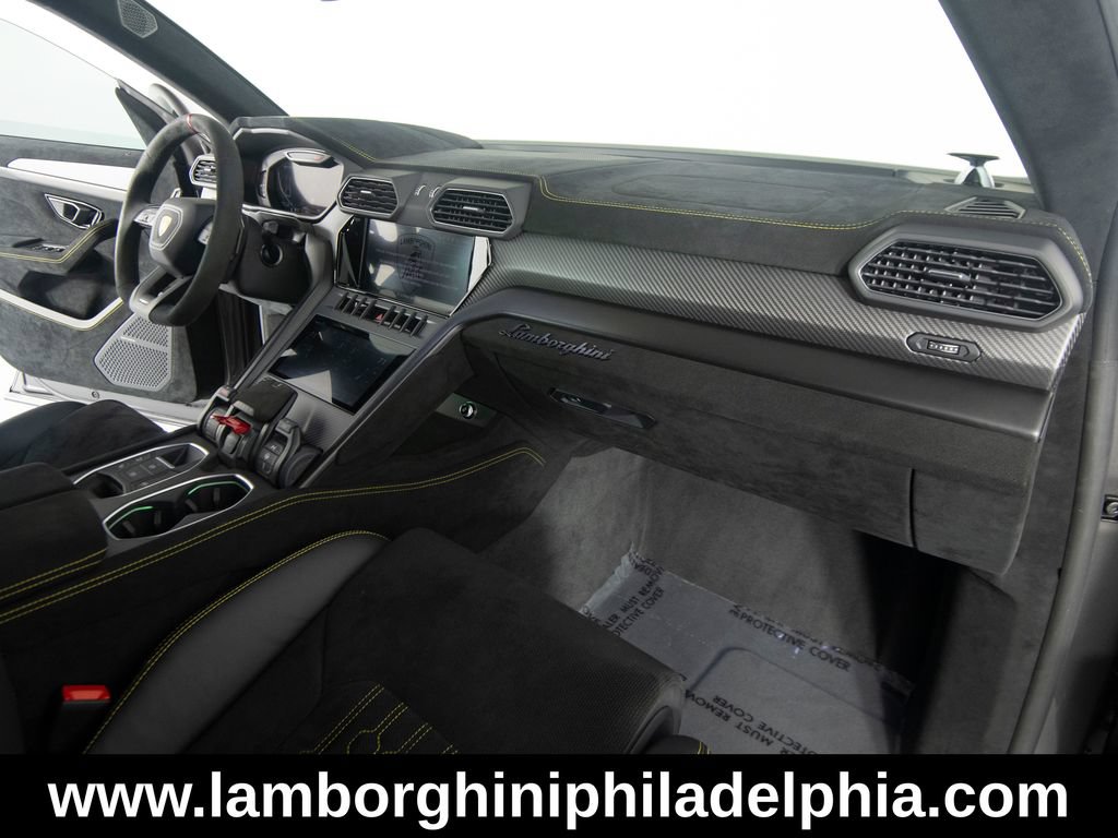 Used 2024 Lamborghini Urus Performante AWD/4WD image 28