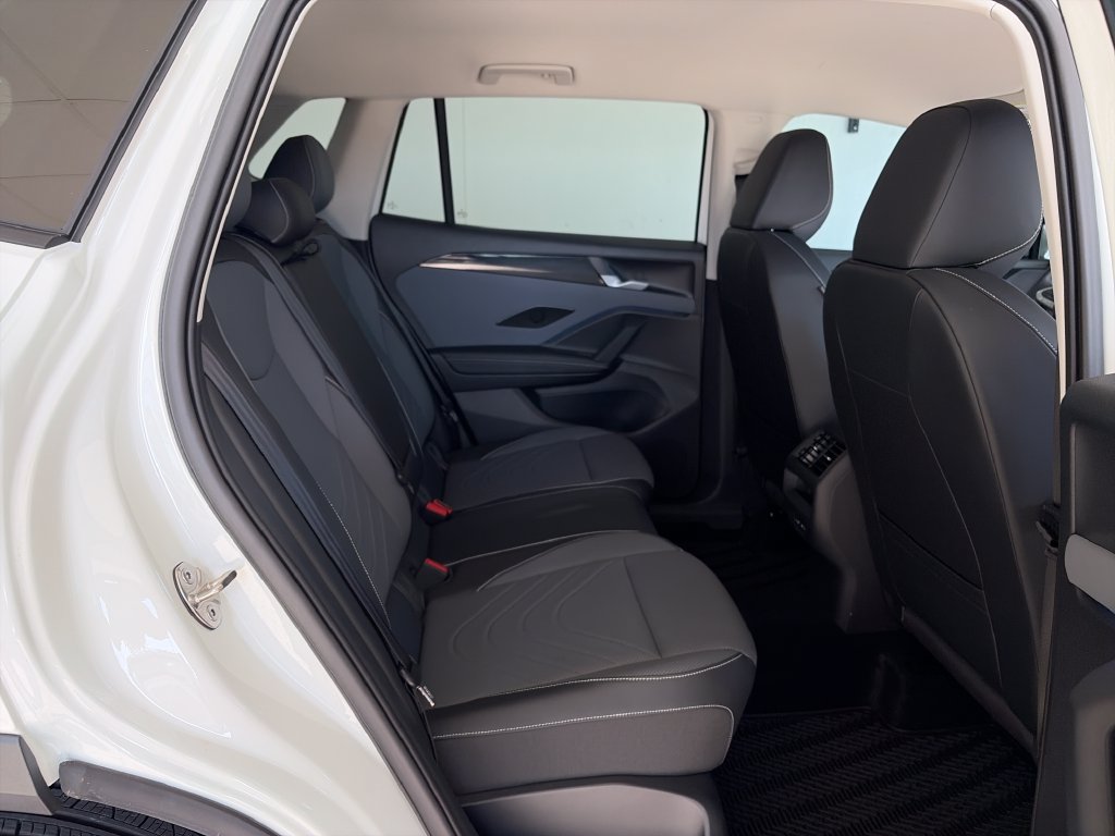 Certified 2025 Volkswagen Tiguan SE AWD/4WD image 35