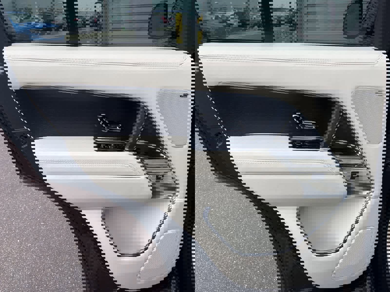 Certified 2023 Land Rover Range Rover SE image 17