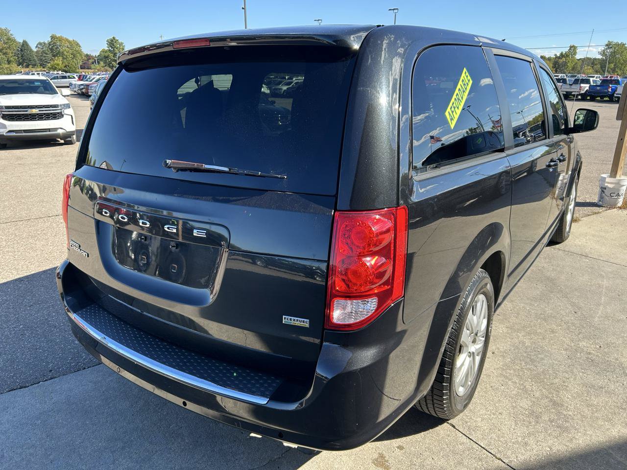 Used 2018 Dodge Grand Caravan SE w/ Rear Park Assist Package FWD image 5