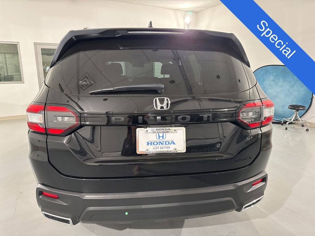 Used 2025 Honda Pilot Sport image 7