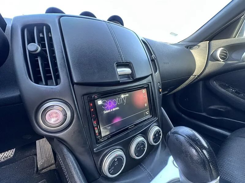 Used 2018 Nissan 370Z Coupe RWD image 32