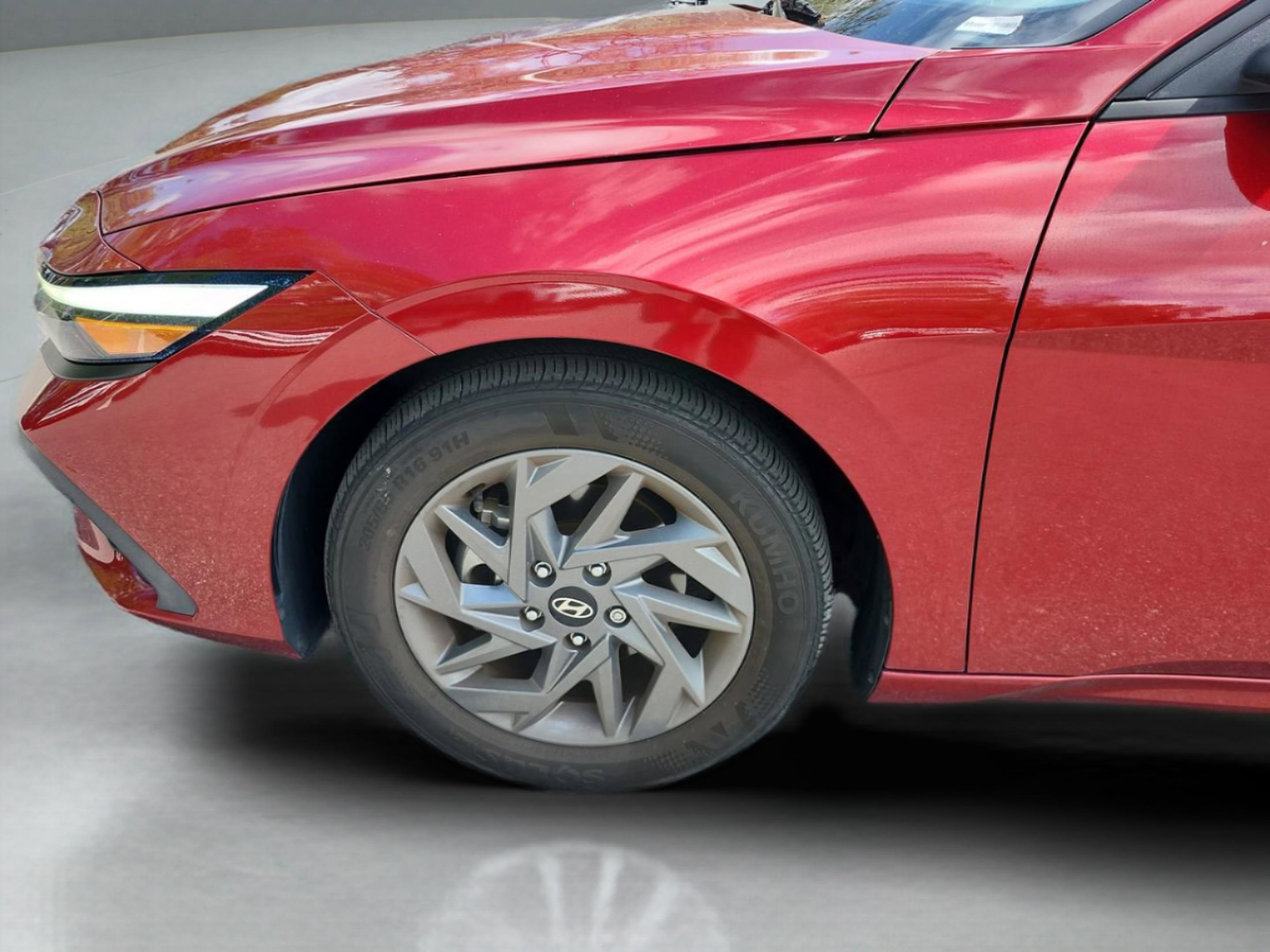 Used 2024 Hyundai Elantra SEL image 25