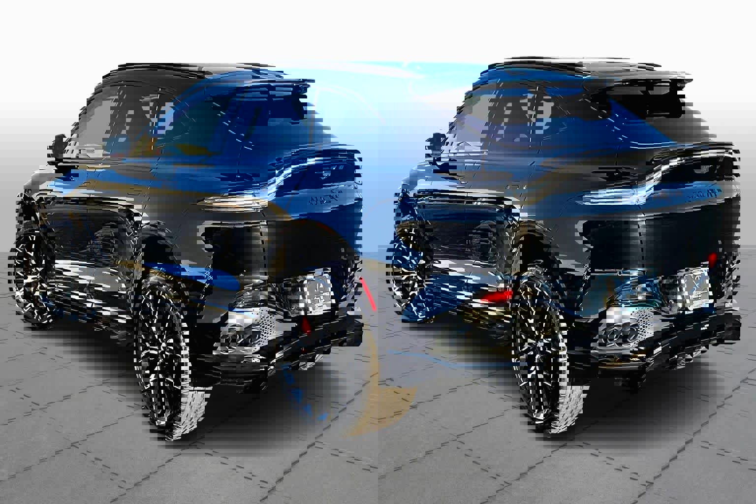 Used 2026 Aston Martin DBX 707 image 7