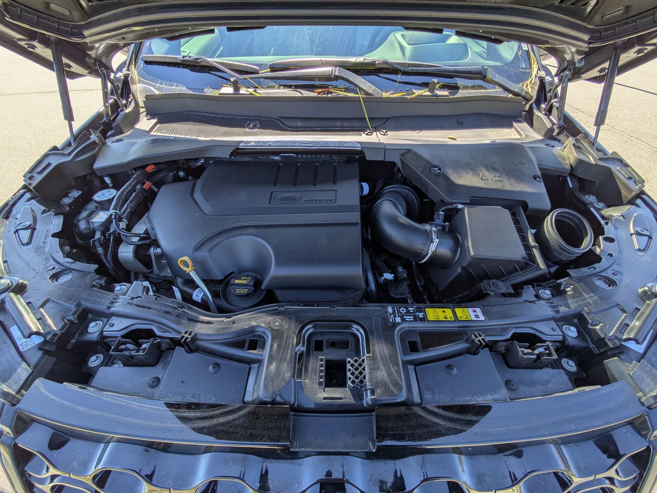 Certified 2025 Land Rover Discovery Sport Dynamic SE image 31