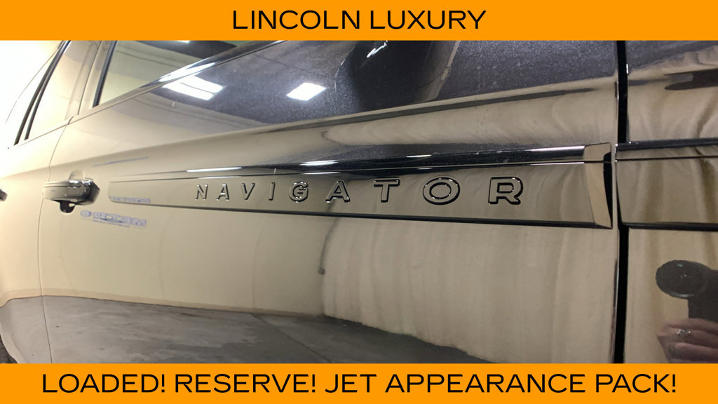 Used 2025 Lincoln Navigator Reserve w/ Jet Appearance Package AWD/4WD image 10