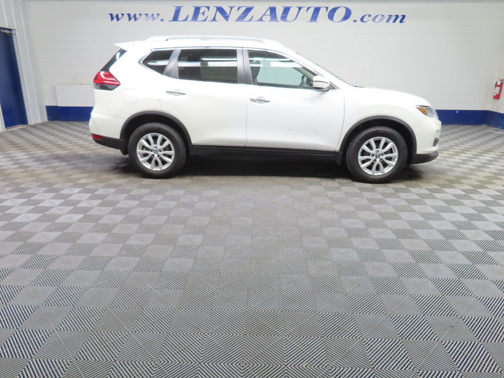 Used 2017 Nissan Rogue SV AWD/4WD image 2